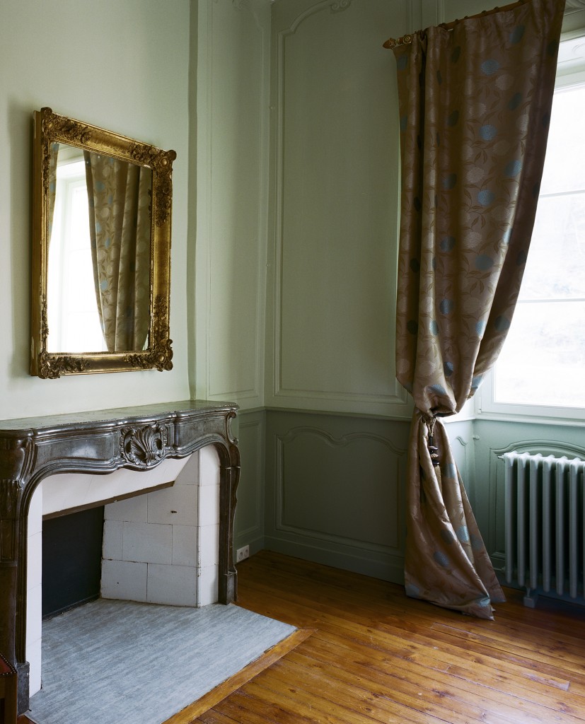 chambre du marquis cheminé en marbre d'époque - Hotel Chez Gervais Chenecey
